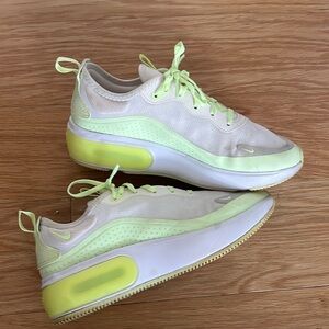 Women’s Nike Air Max Dia Phantom Volt